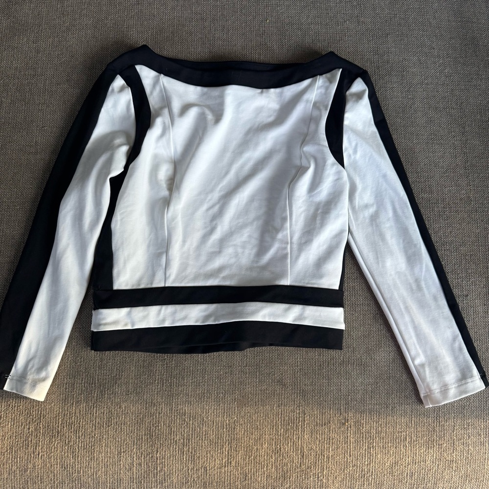 NWT bebe Black and White Long Sleeve Crop Top - size S